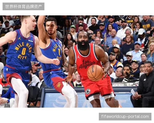 本赛季季后赛防守策略愈发多样，灵活的区域联防与混合盯人成为主流战术趋势
